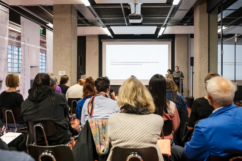 Workshop „ARTISTS’ ARCHIVES: DOCUMENTS AND DOMICILES OF ARTISTIC PRACTICES“, Photo: Violetta Wakolbinger, VALIE EXPORT Center 2024