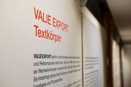 VALIE EXPORT Textkörper Foto Felix Tenhaef VALIE EXPORT Textkörper Foto Felix Tenhaef